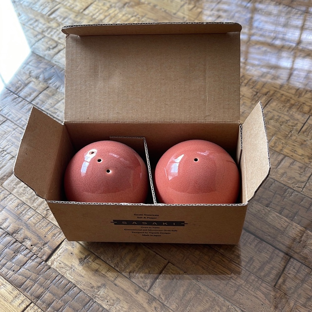 NIB Sasaki Japan Colorstone Terracotta Salt & Pepper Shakers Massimo Vignelli